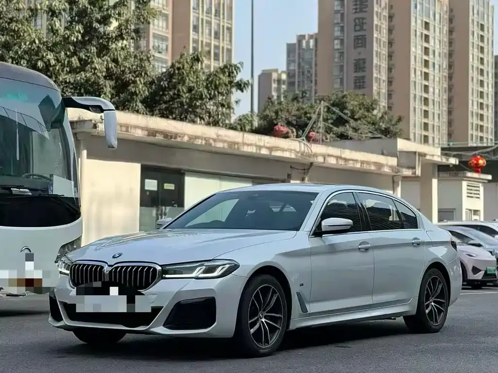 BMW 5 Series — фото 1