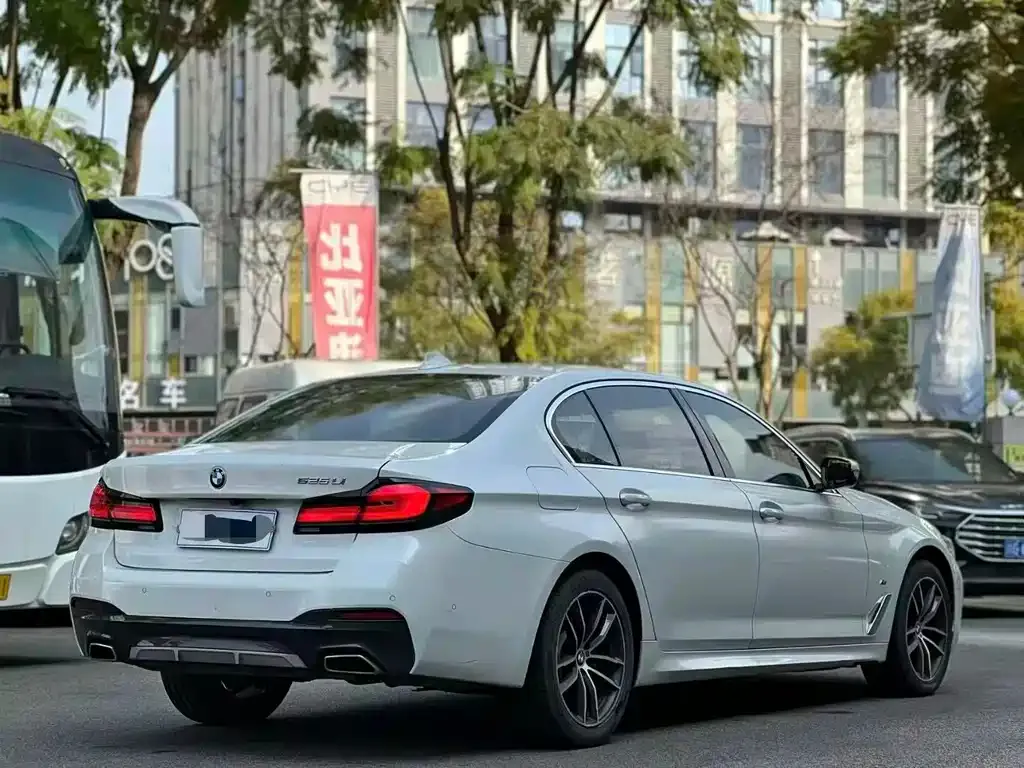 BMW 5 Series — фото 2