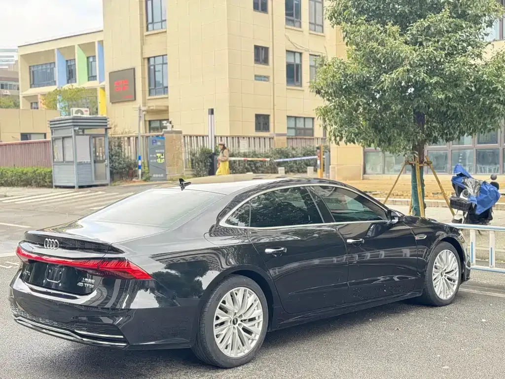 Audi A7L — фото 8