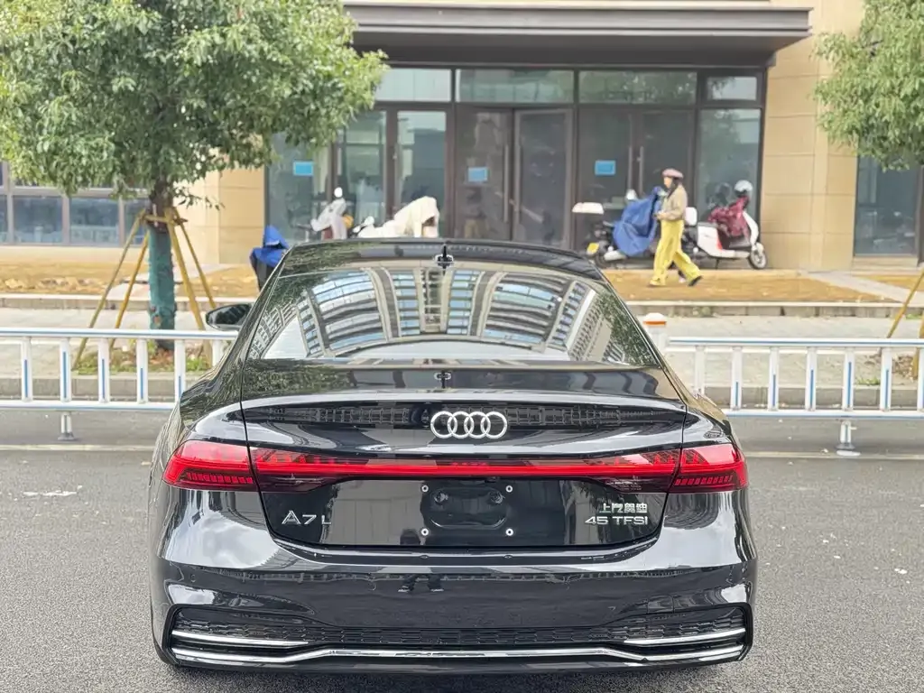 Audi A7L — фото 5