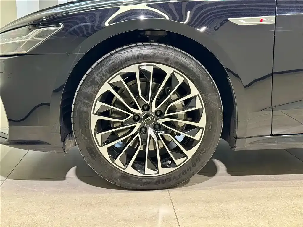 Audi A7L 2024 из CN, фото 8