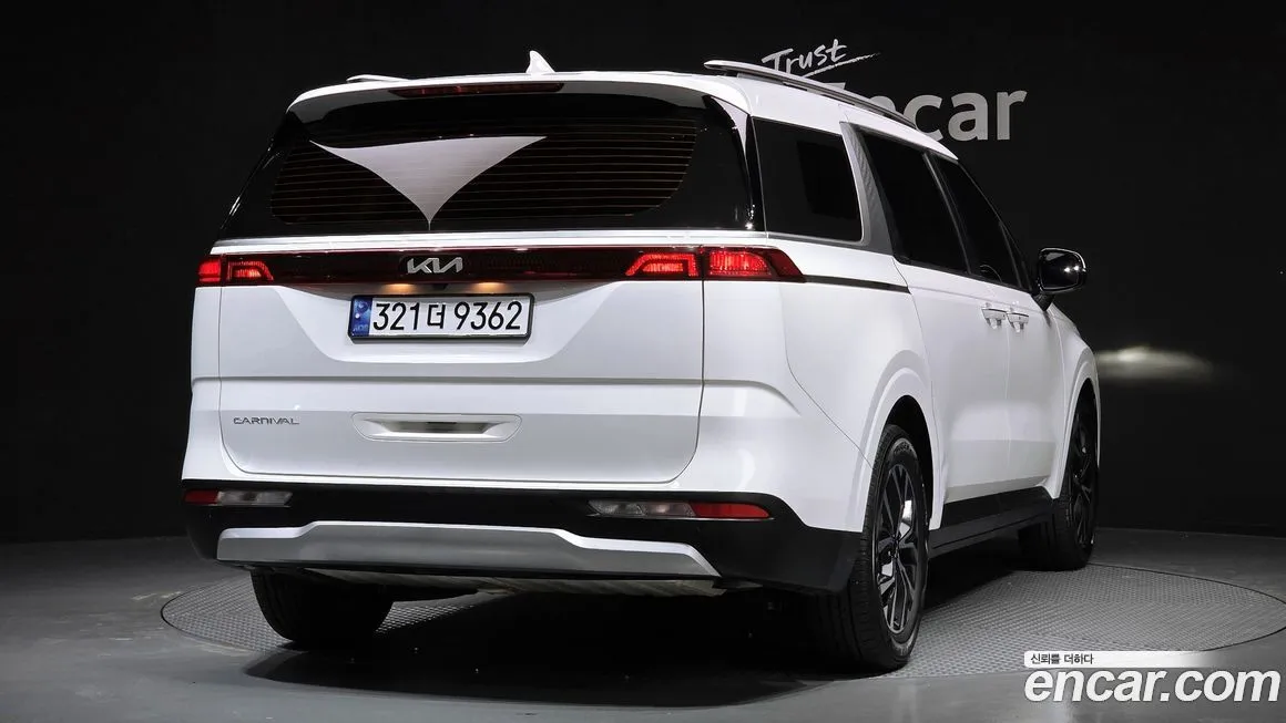 Kia Carnival — фото 4
