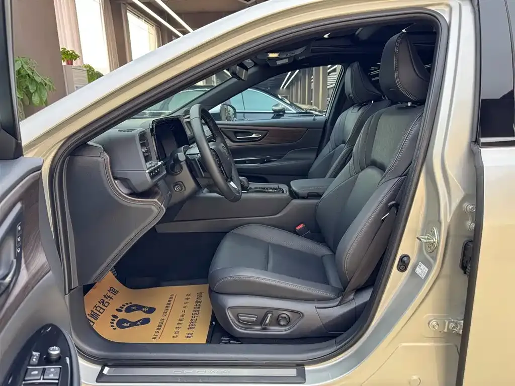 Toyota Crown (Import) 2025 из CN, фото 10