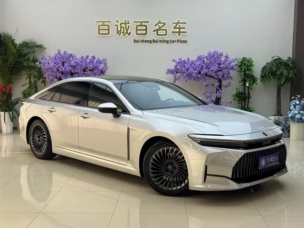 Toyota Crown (Import) 2025 из CN, фото 7