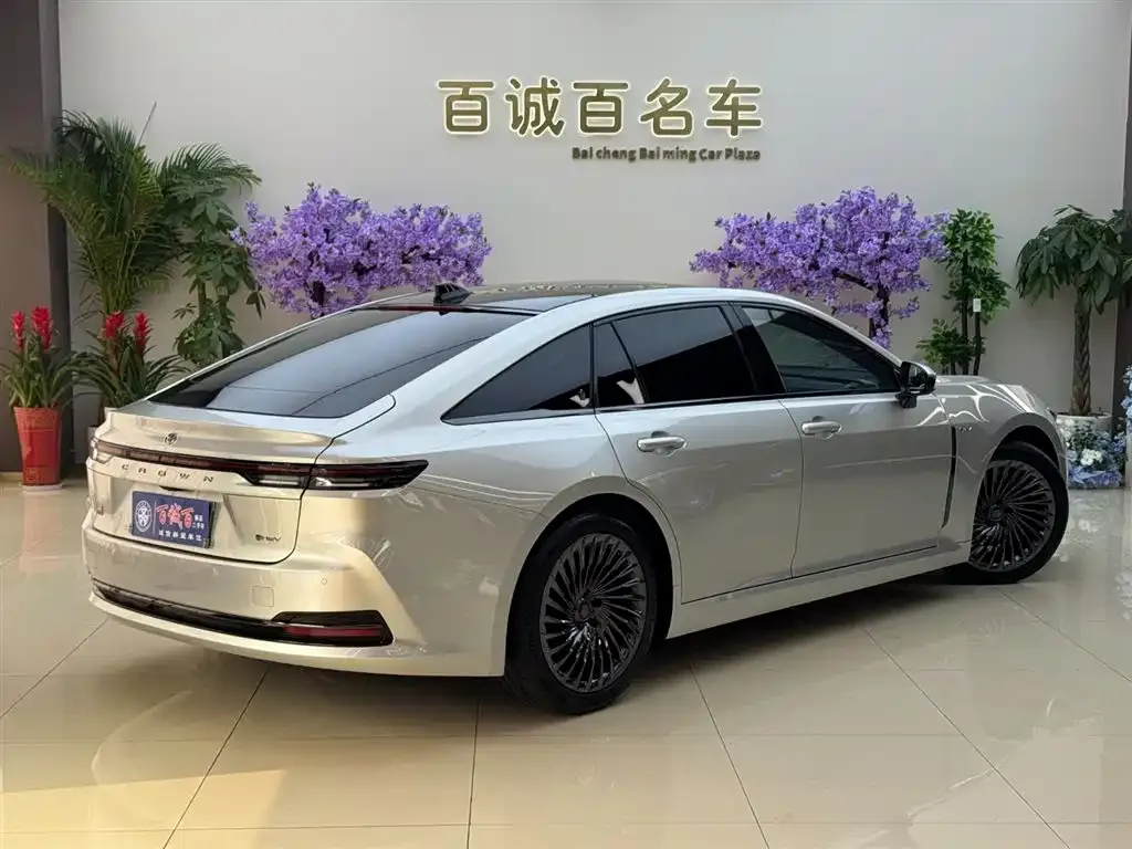 Toyota Crown (Import) 2025 из CN, фото 2