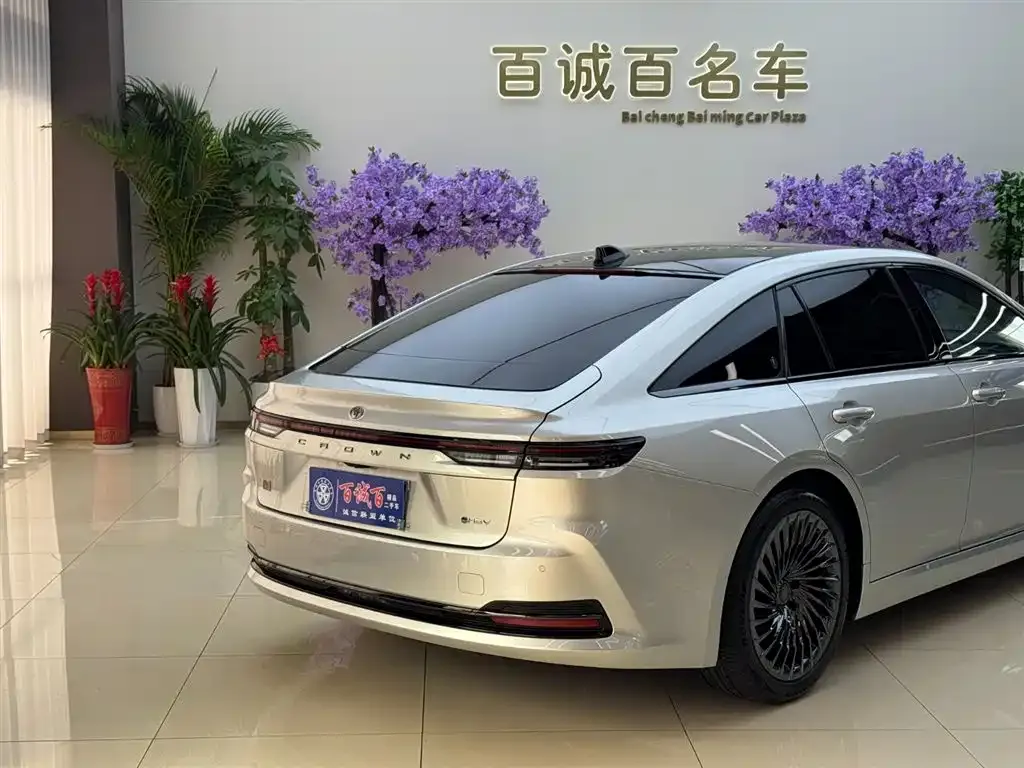 Toyota Crown (Import) 2025 из CN, фото 6