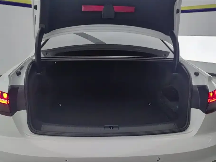 Audi A4L 2024 из CN, фото 7