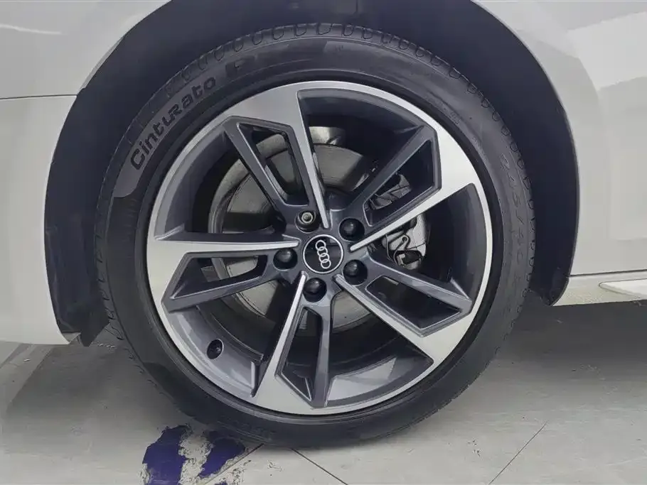 Audi A4L 2024 из CN, фото 10