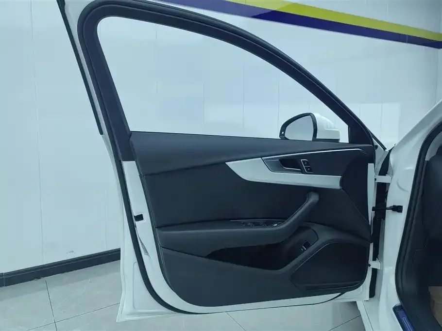 Audi A4L 2024 из CN, фото 9