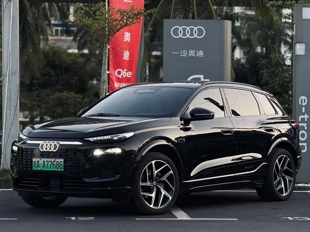 Audi Q6L e-tron — фото 1