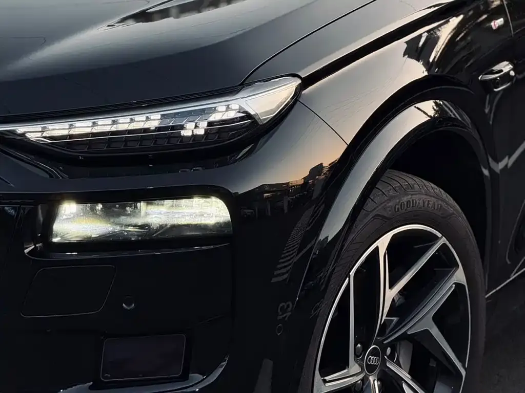 Audi Q6L e-tron — фото 8