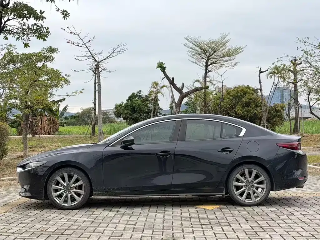 Mazda 3 Axela — фото 10