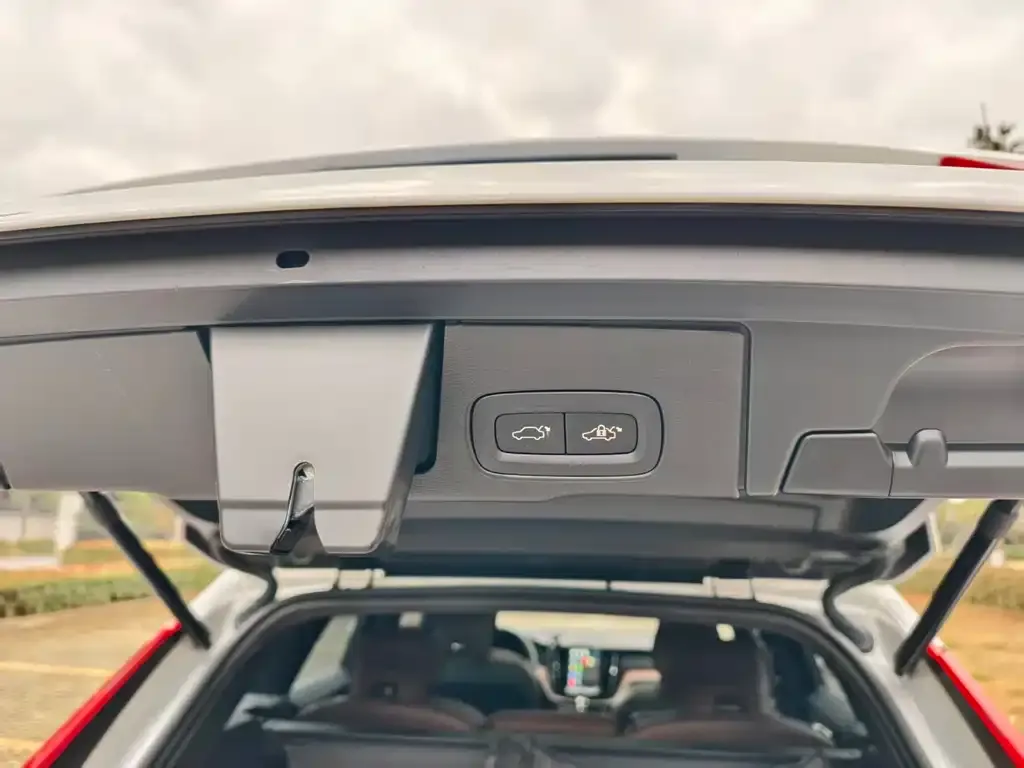 Volvo XC60 2024 из CN, фото 8