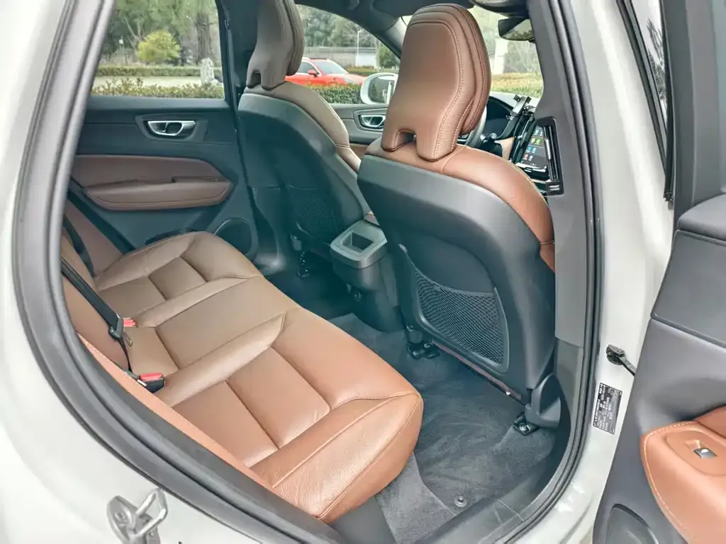 Volvo XC60 2024 из CN, фото 9