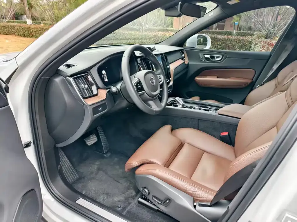 Volvo XC60 2024 из CN, фото 6