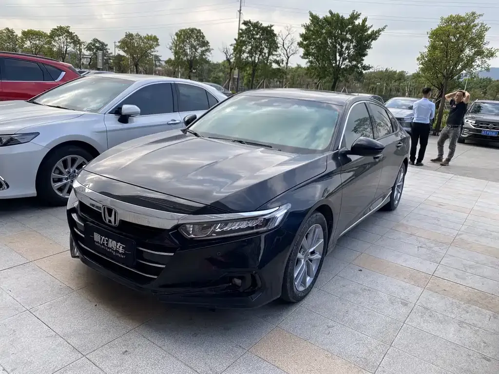 Honda Accord — фото 1