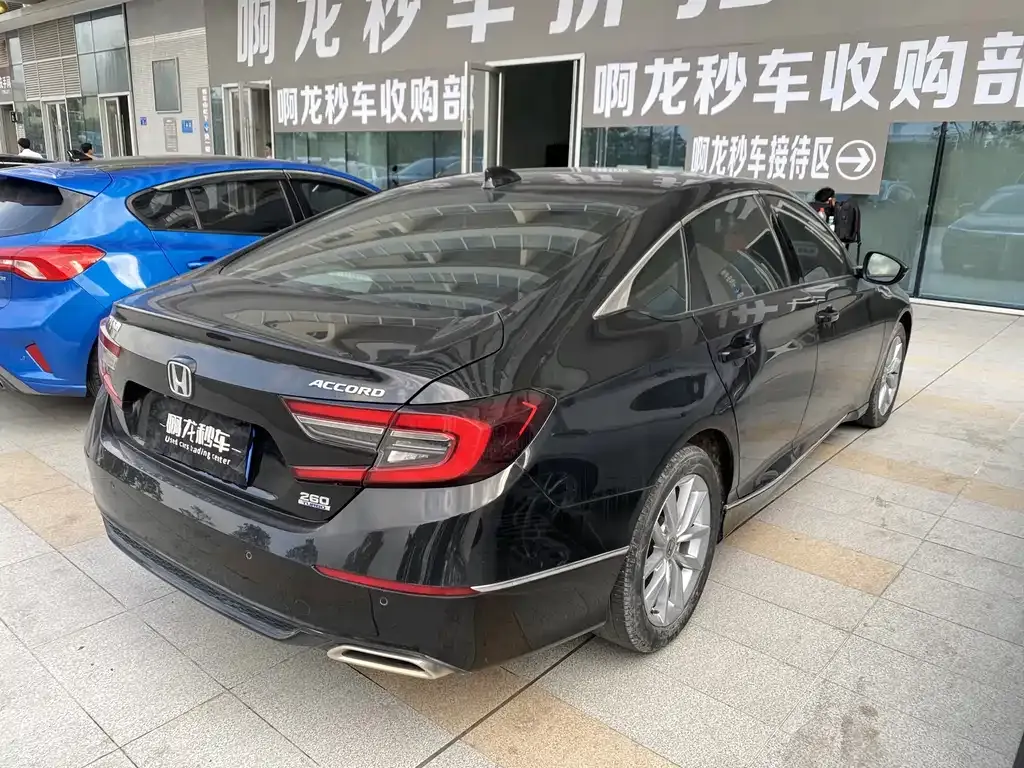 Honda Accord — фото 9