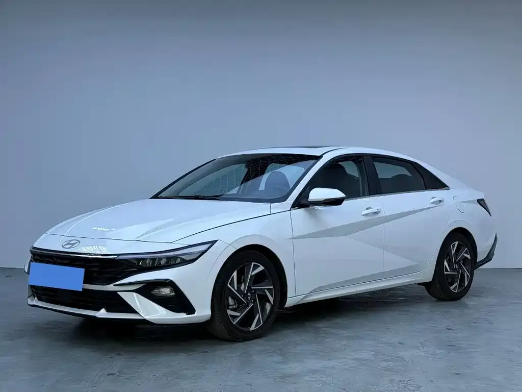 Hyundai Elantra — фото 1