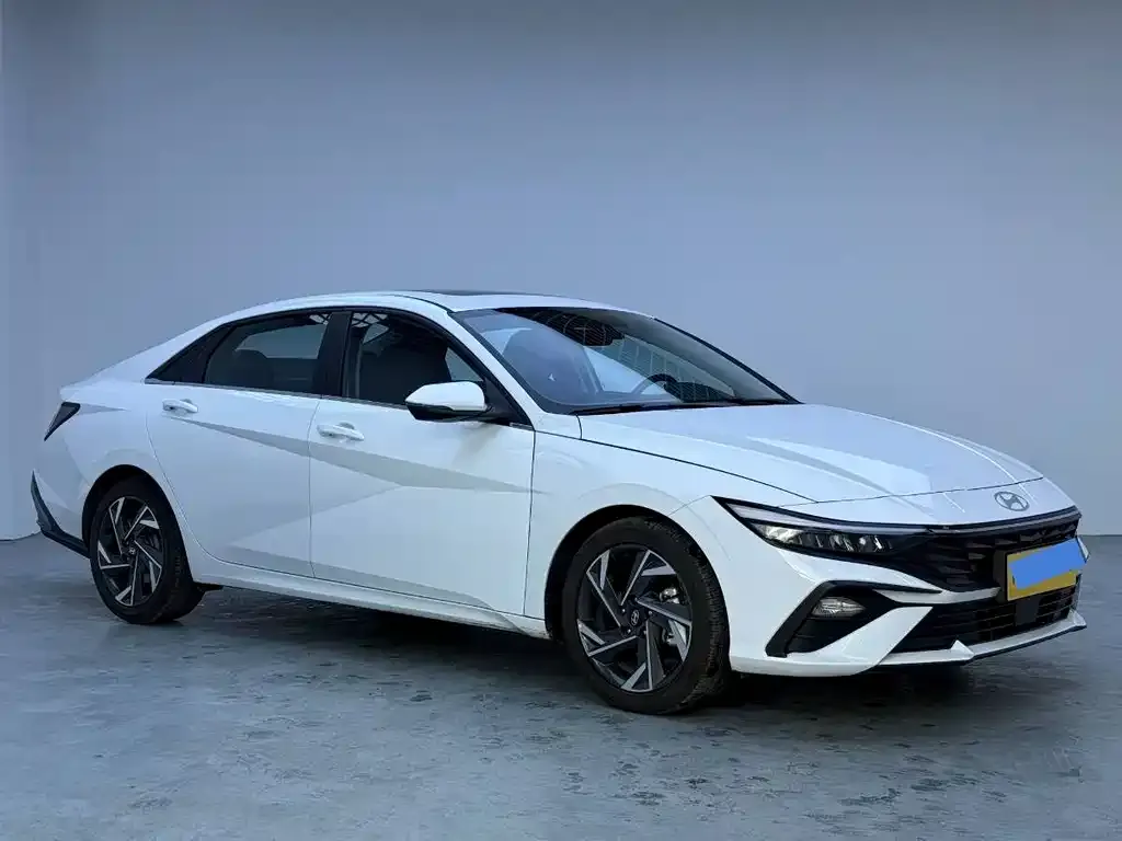 Hyundai Elantra — фото 3