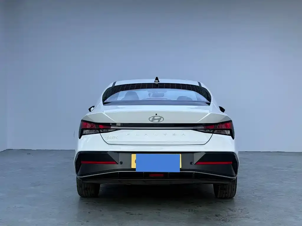 Hyundai Elantra — фото 2
