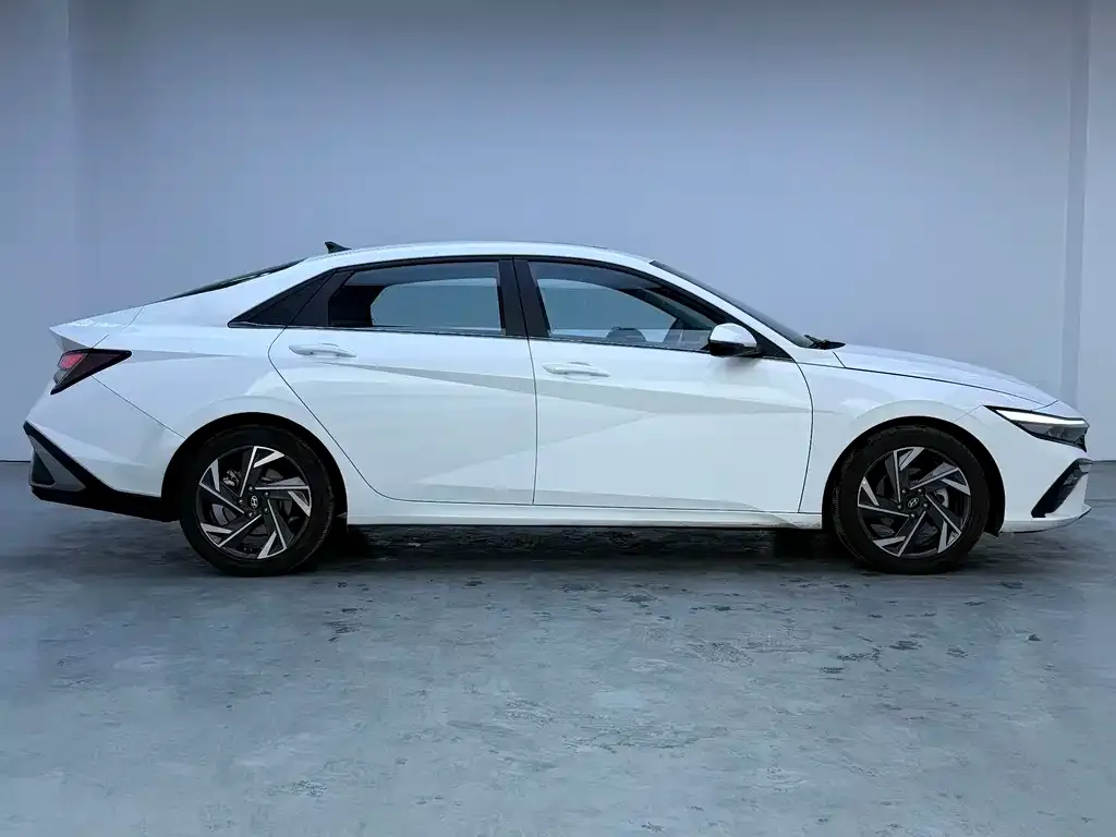 Hyundai Elantra — фото 7