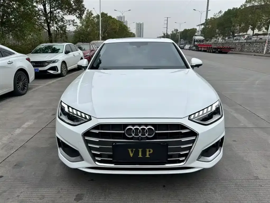 Audi A4L — фото 1