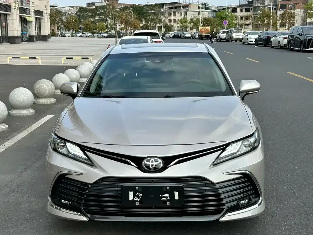 Toyota Camry — фото 6