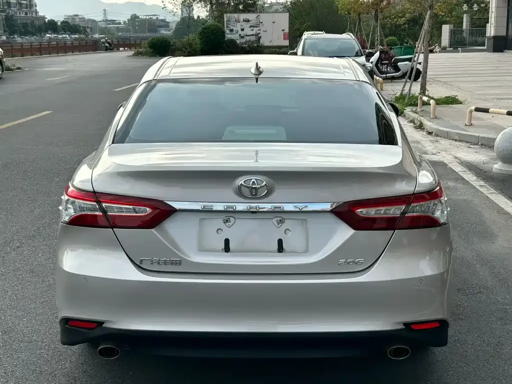 Toyota Camry — фото 5
