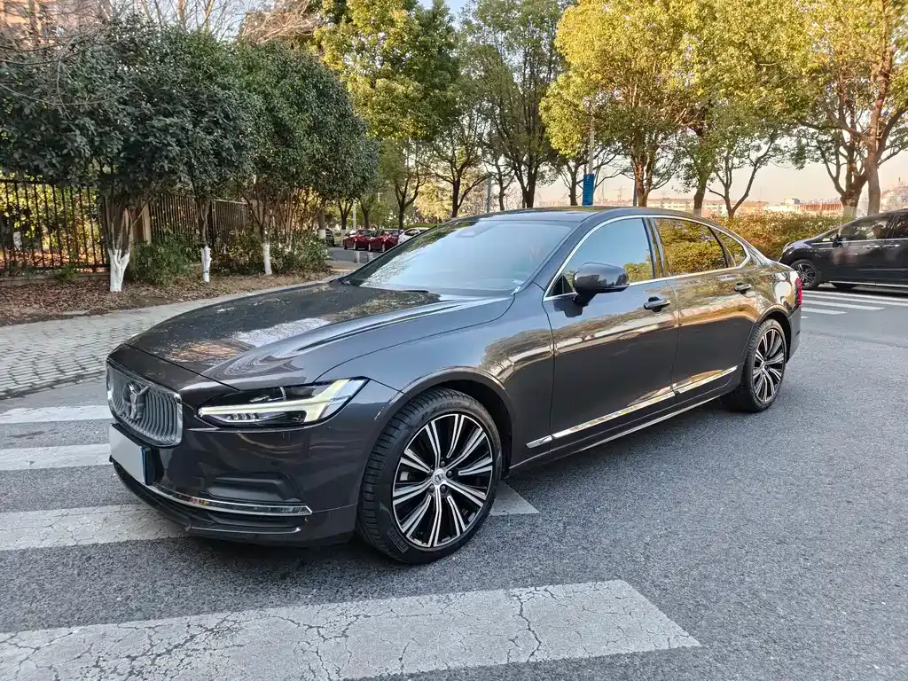 Volvo S90 — фото 1
