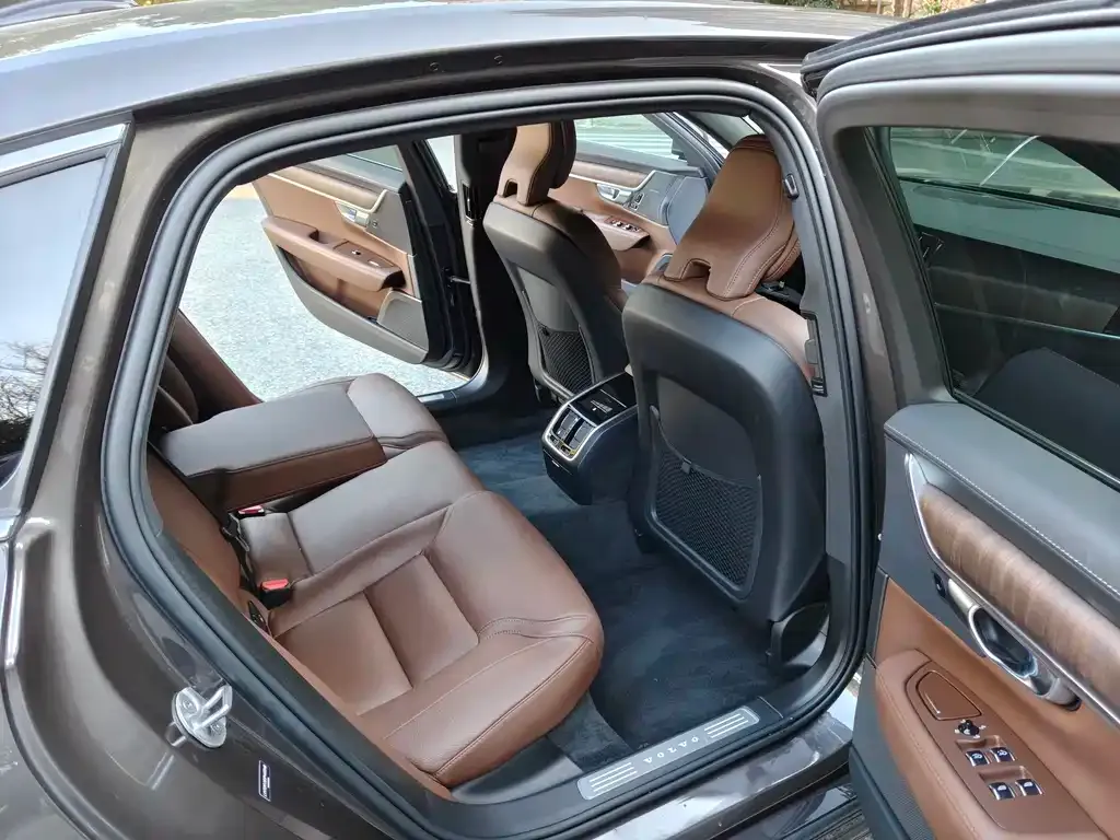 Volvo S90 — фото 4