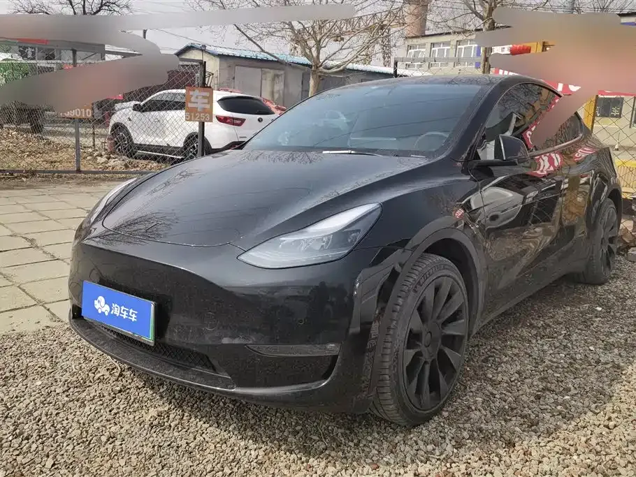 Tesla Model Y — фото 1