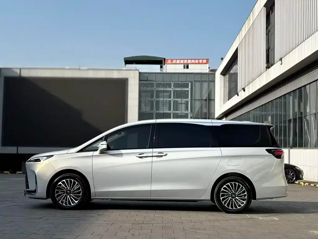 Buick GL8 Hybrid 2025 из CN, фото 9