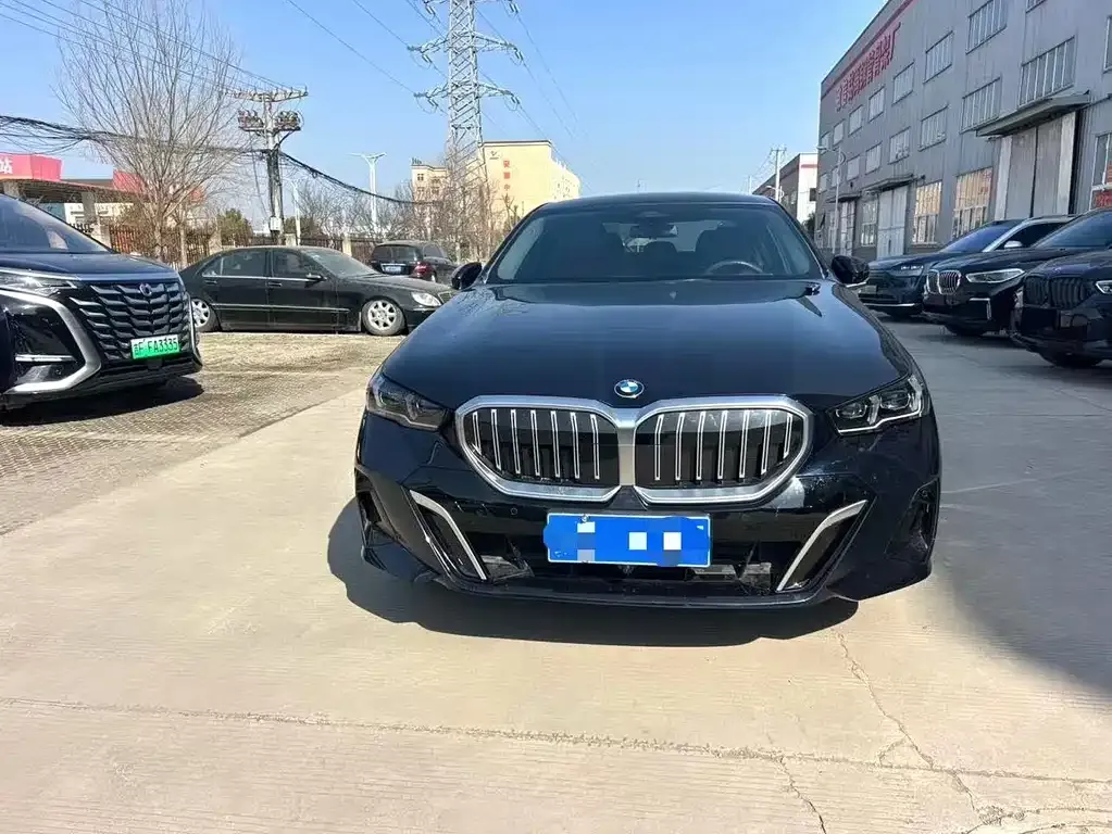 BMW 5 Series 2025 из CN, фото 6