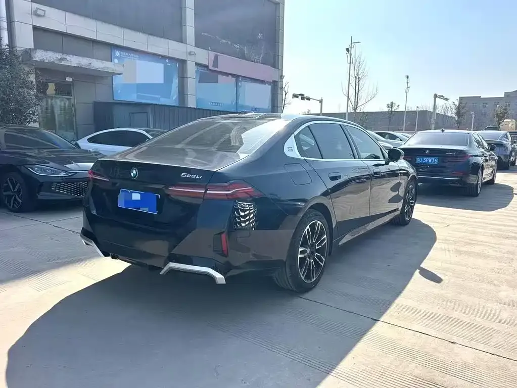 BMW 5 Series 2025 из CN, фото 7