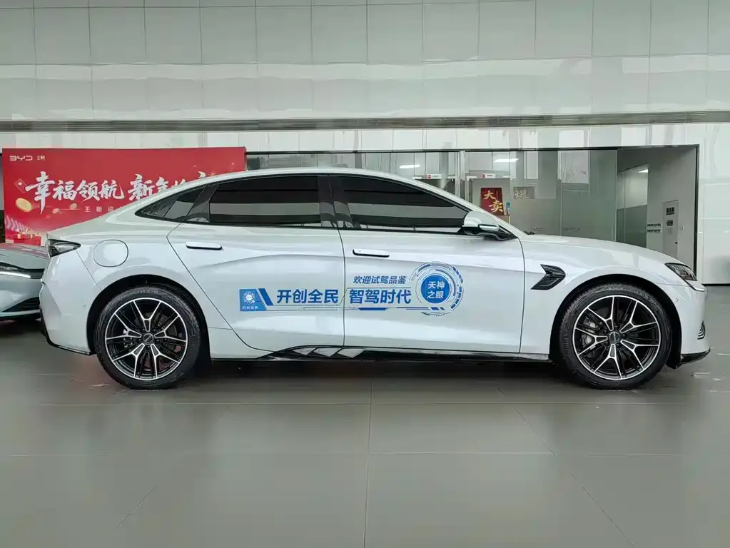 BYD Seal — фото 3