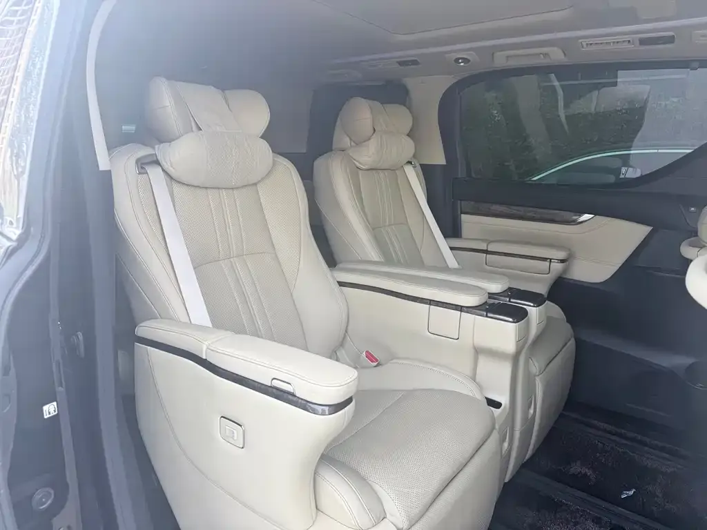 Toyota Alphard 2023 из CN, фото 2