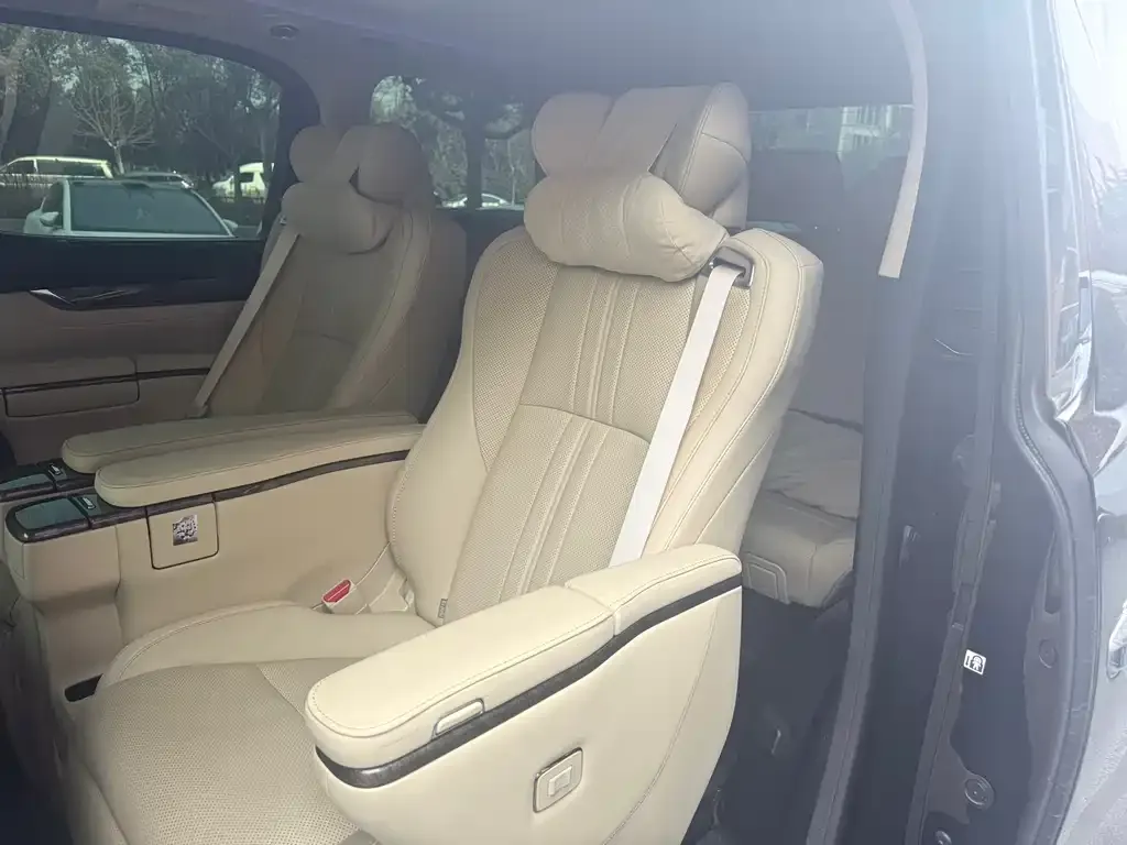 Toyota Alphard 2023 из CN, фото 4
