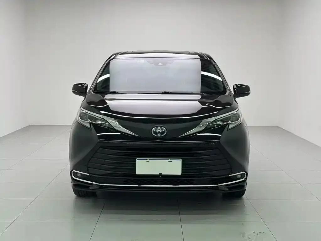 Toyota Sienna — фото 2