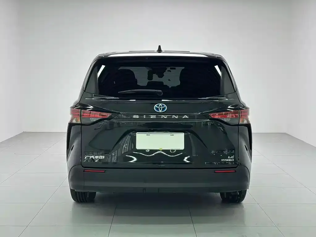 Toyota Sienna — фото 8