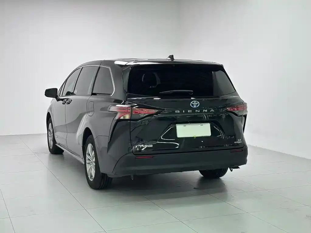 Toyota Sienna — фото 6