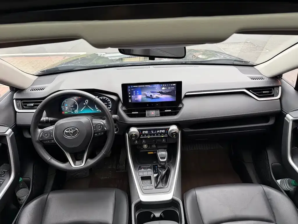 Toyota RAV4 — фото 5