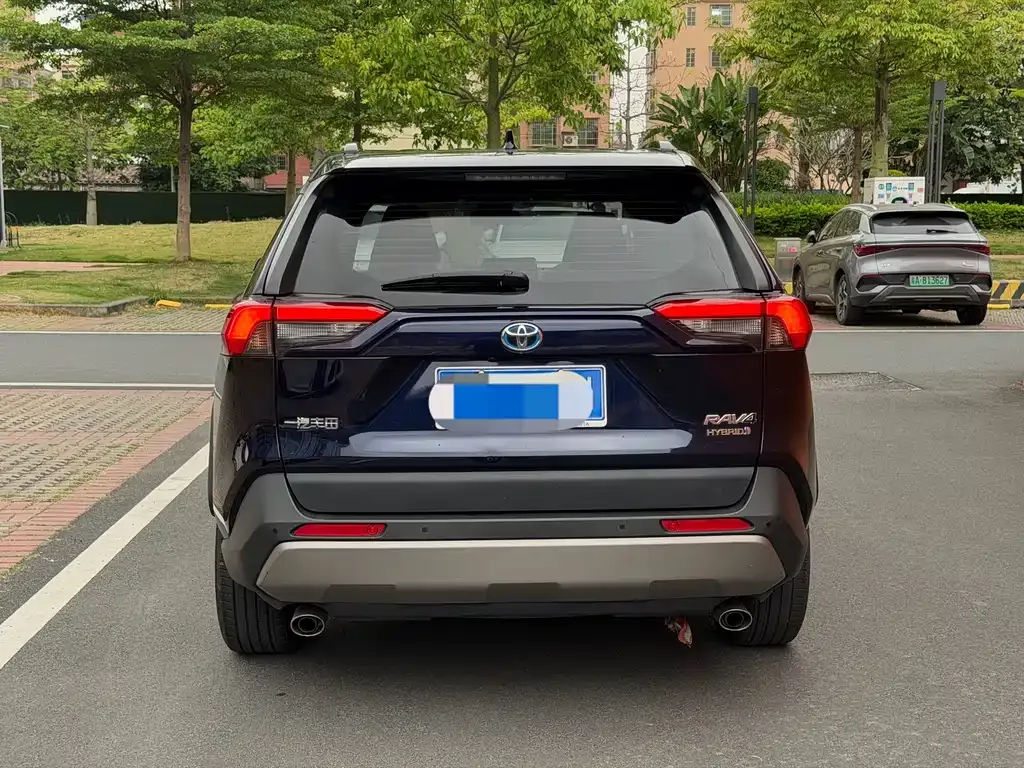 Toyota RAV4 — фото 10