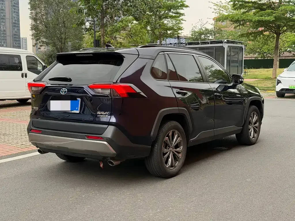Toyota RAV4 — фото 9