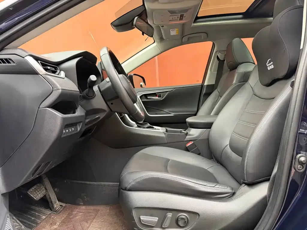 Toyota RAV4 — фото 2