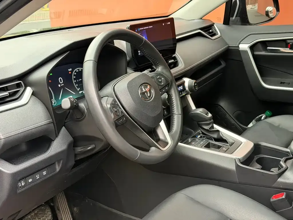 Toyota RAV4 — фото 3