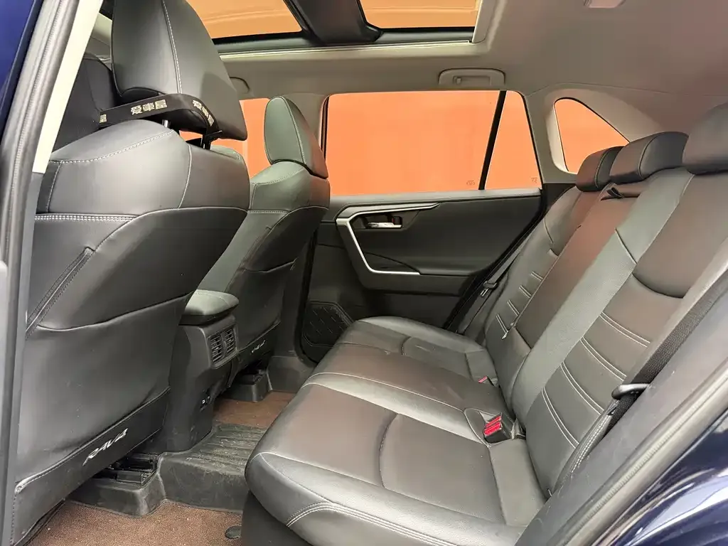 Toyota RAV4 — фото 4