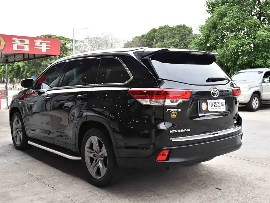 Toyota Highlander — фото 10