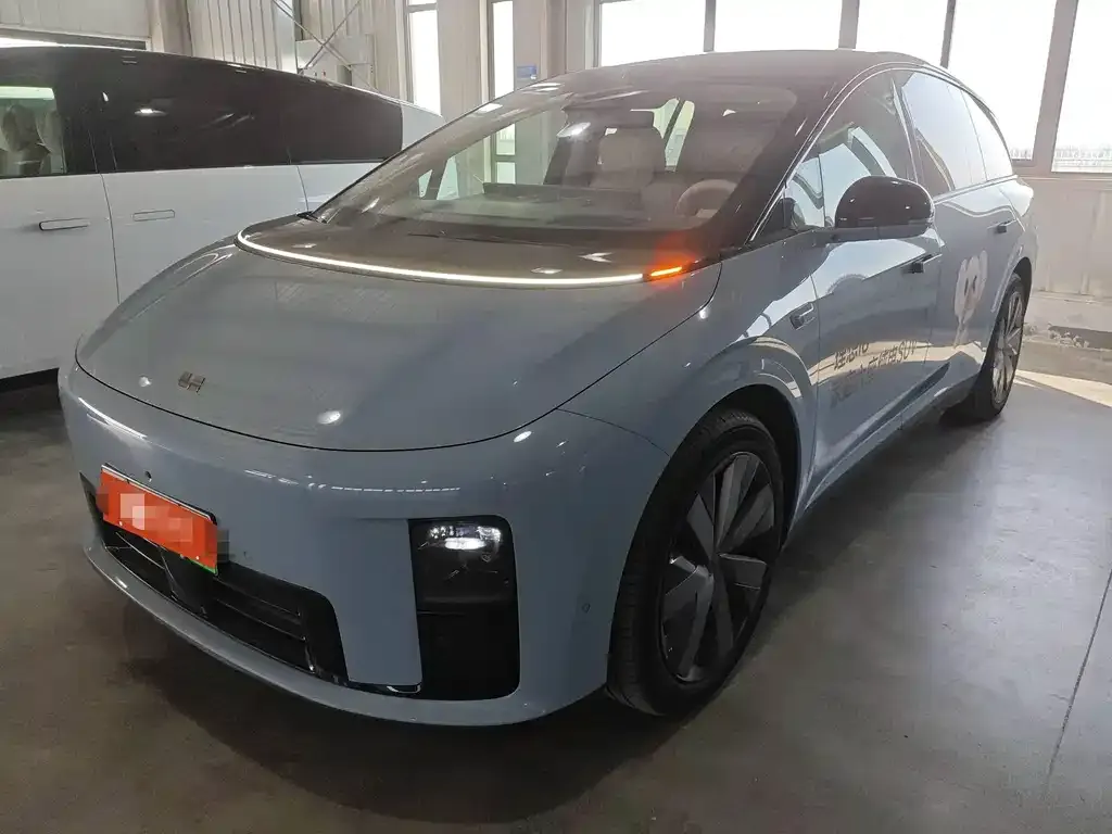 Li Auto i8 — фото 1