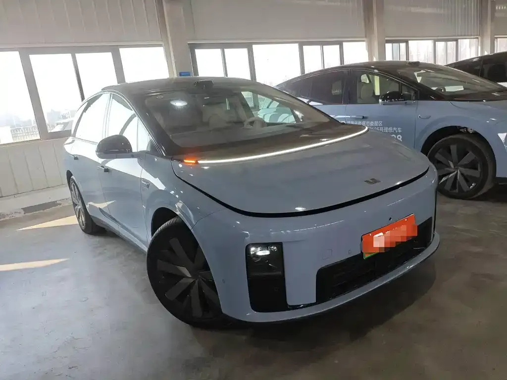 Li Auto i8 — фото 3