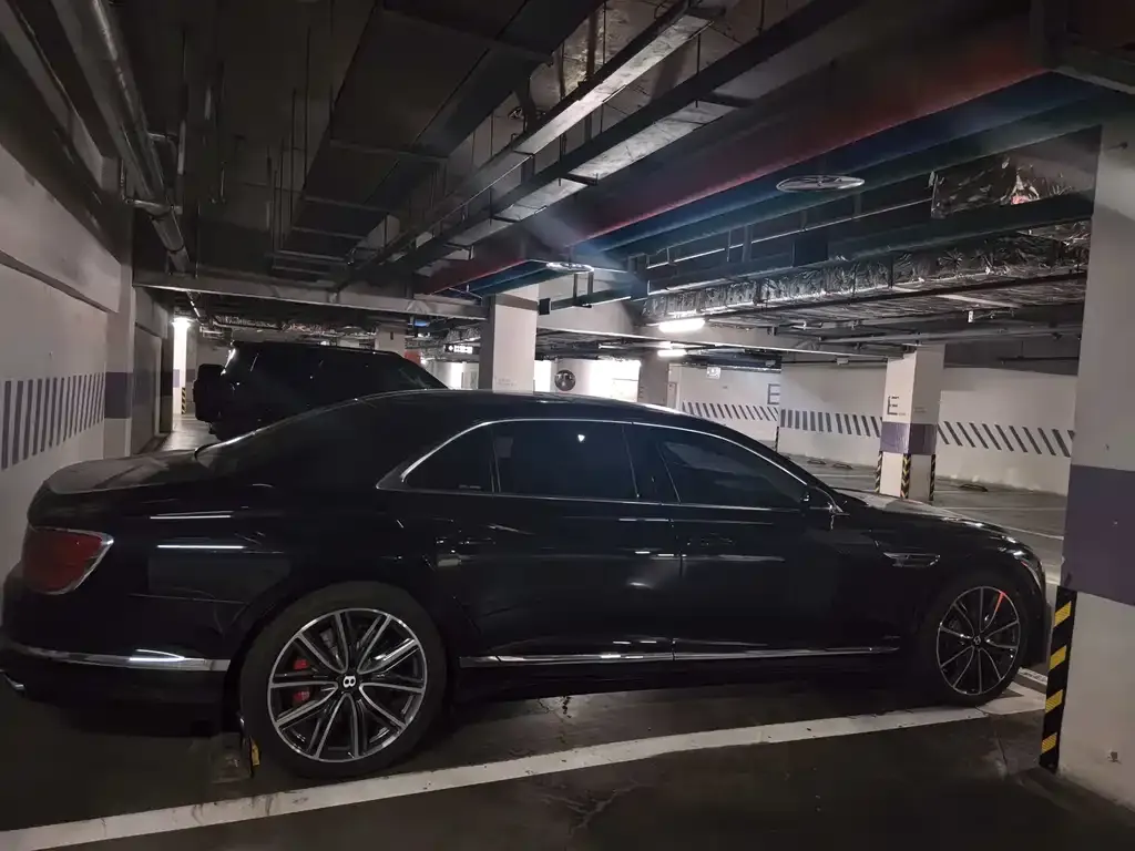 Bentley Flying Spur PHEV 2023 из CN, фото 3